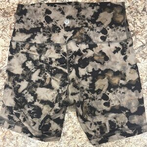 Lululemon Athletica Black and Tan Patterned Jacket